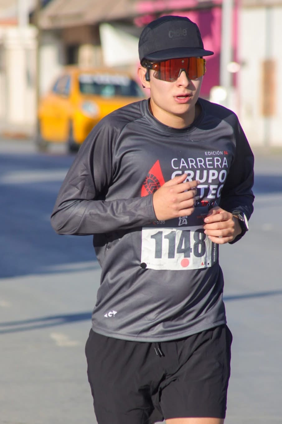 los runners de torreon utilizando lentes running racsol de tr90 y proteccion anti impactos.